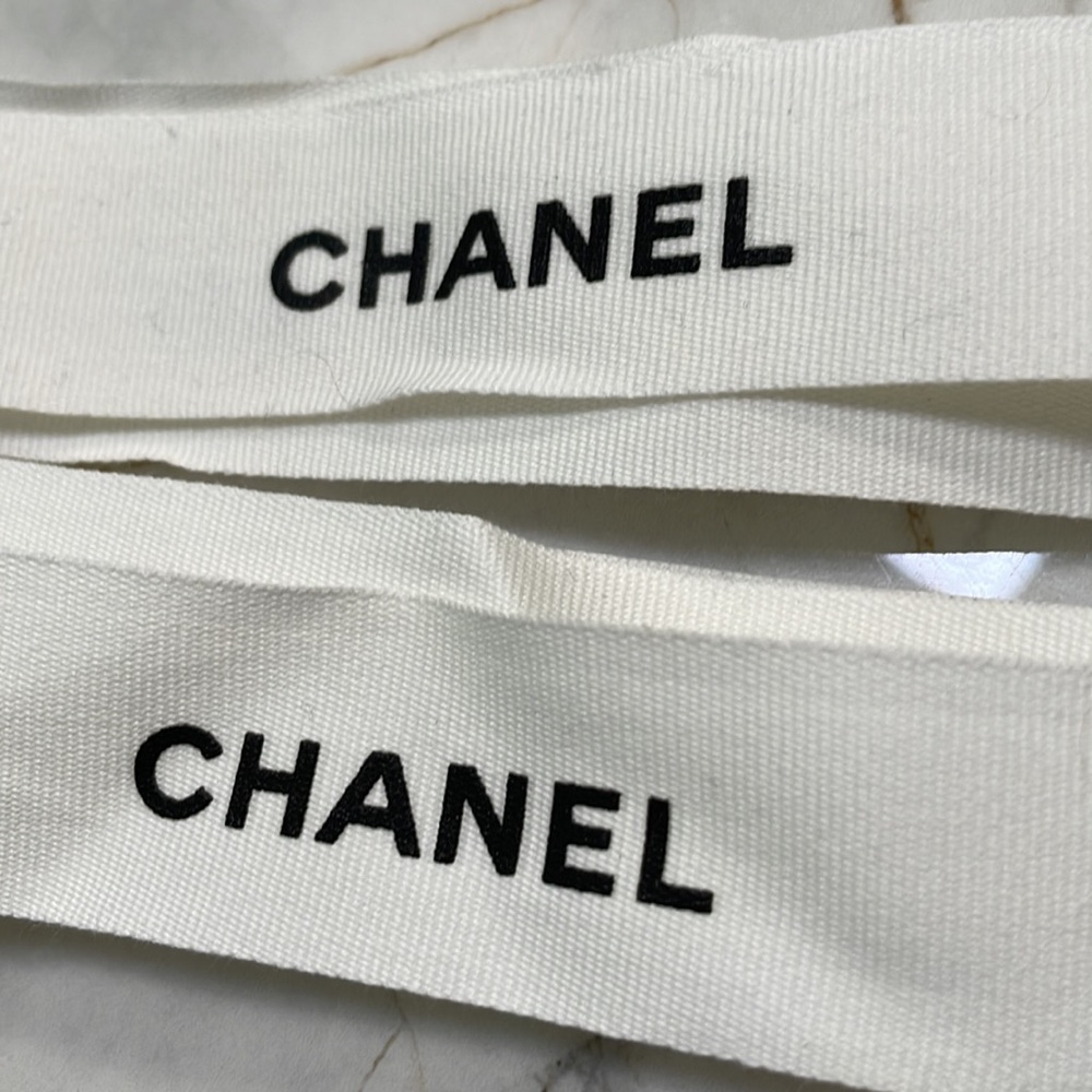 🖤🤍🎀Chanel Ribbon 🎀🖤🤍 - Picture 2 of 3